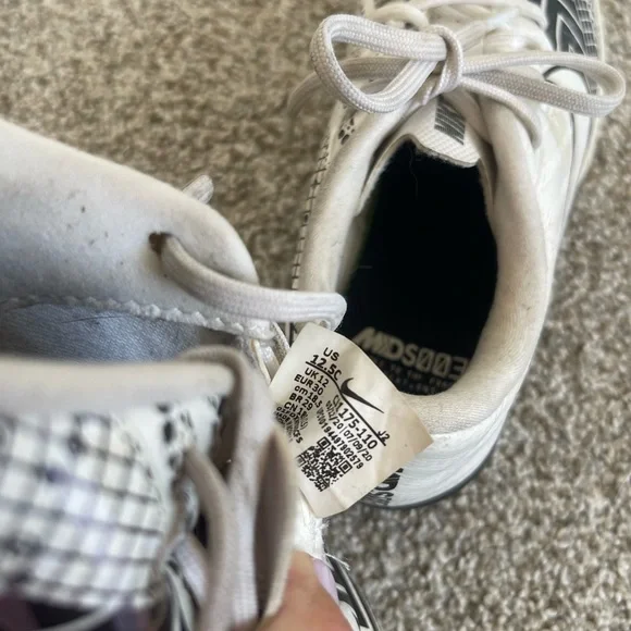 Youth Nike Cristiano Ronaldo Indoor soccer shoes - Picture 9 of 10